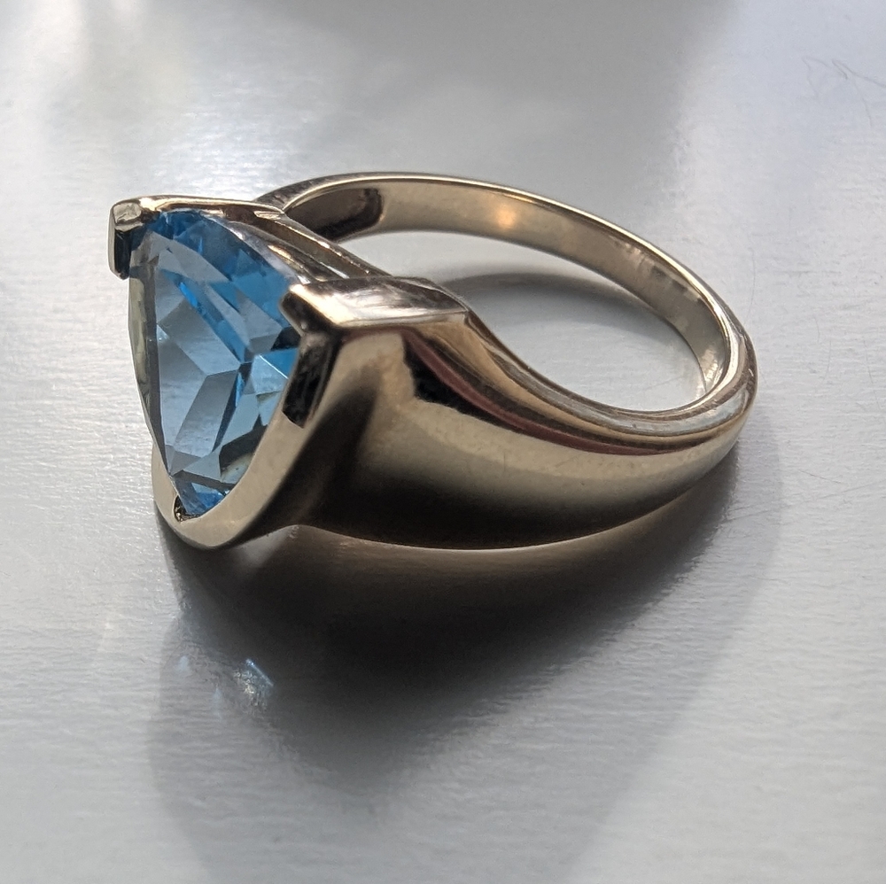 10K Gold Blue Topaz Ring Size 7